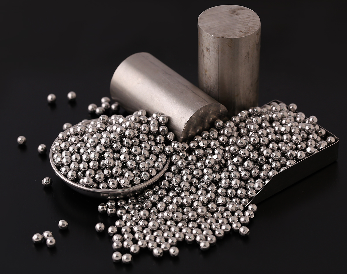 Is Stainless Steel Jewelry Good for Sensitive Skin? Salamander