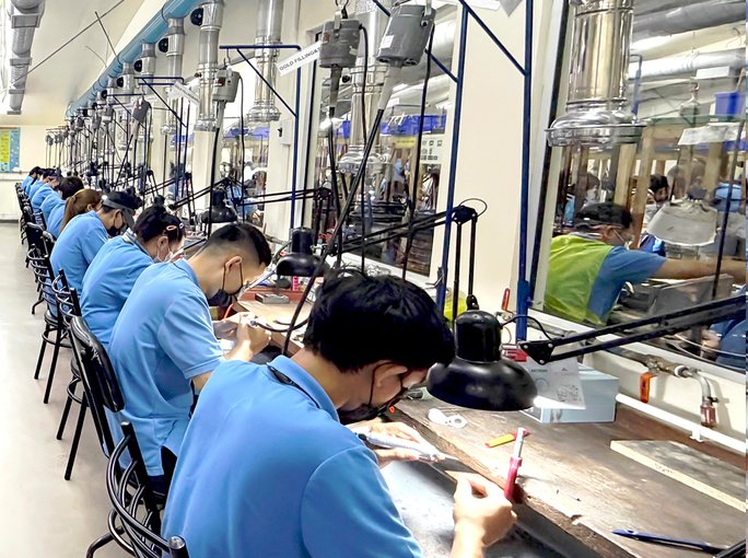 precision handcrafting jewelry